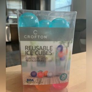 NWT Crofton Reusable Round Ice Cubes